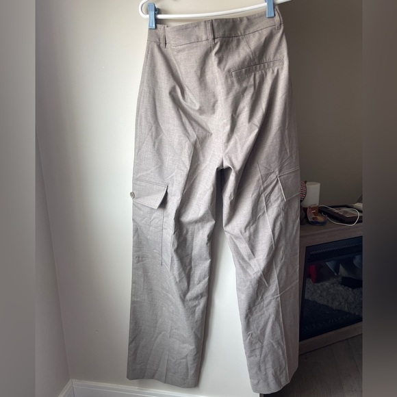 H&M Gray Cargo Pants with Relaxed Fit - Picture 3 of 3